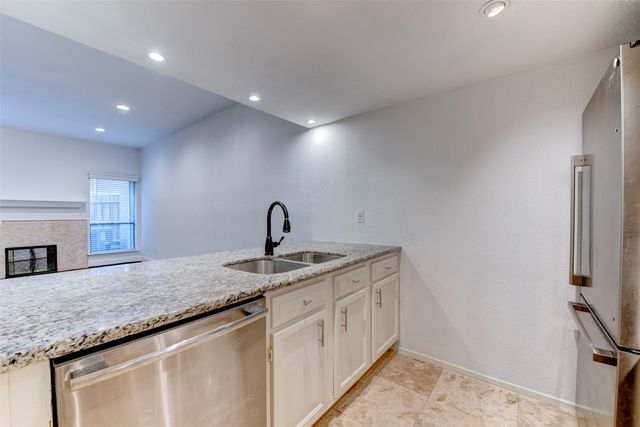 1920 Augusta Drive 19, Houston, TX 77057