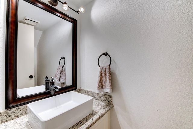 1920 Augusta Drive 19, Houston, TX 77057