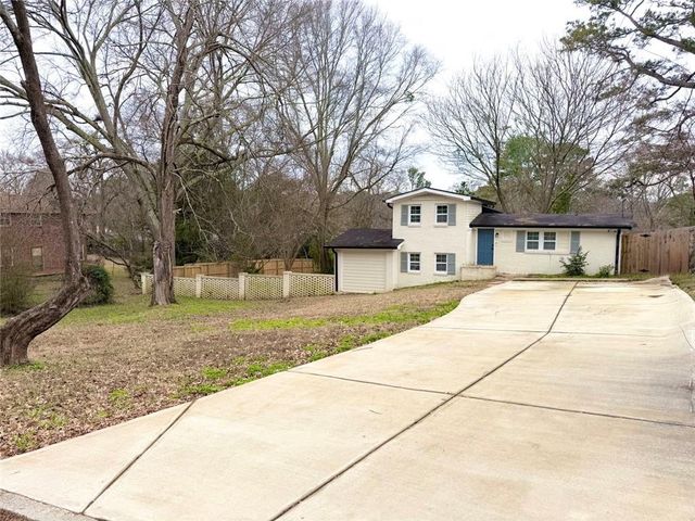 1352 N Hicks NW Circle, Conyers, GA 30012