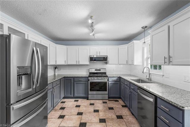 4542 Bottoms Rock Lane, Pfafftown, NC 27040