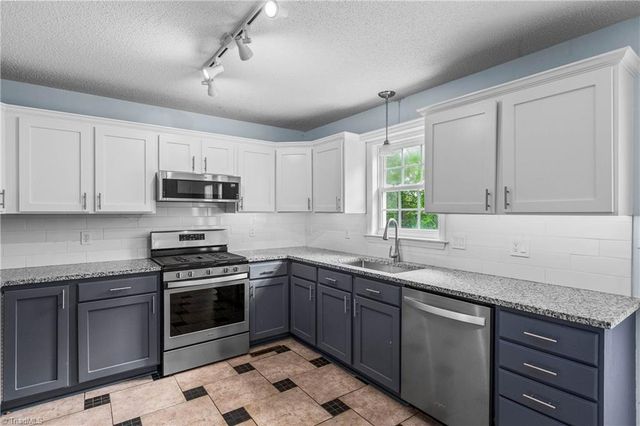 4542 Bottoms Rock Lane, Pfafftown, NC 27040