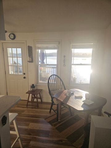 45 Cedar Ave, Portsmouth, RI 02871