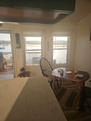 45 Cedar Ave, Portsmouth, RI 02871