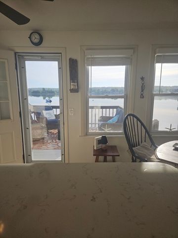 45 Cedar Ave, Portsmouth, RI 02871