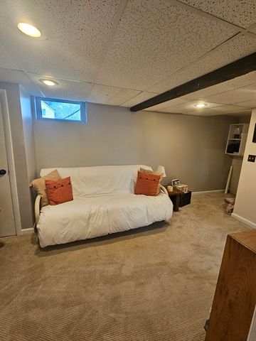 45 Cedar Ave, Portsmouth, RI 02871