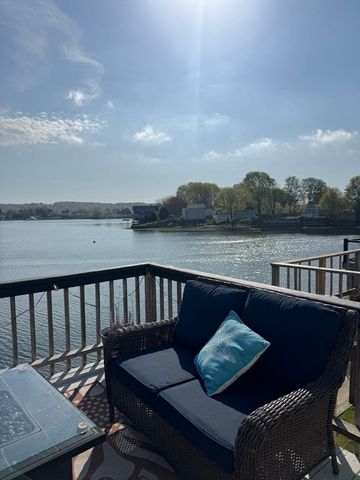 45 Cedar Ave, Portsmouth, RI 02871