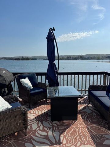 45 Cedar Ave, Portsmouth, RI 02871