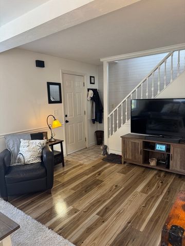 45 Cedar Ave, Portsmouth, RI 02871