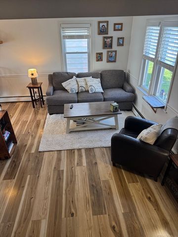 45 Cedar Ave, Portsmouth, RI 02871