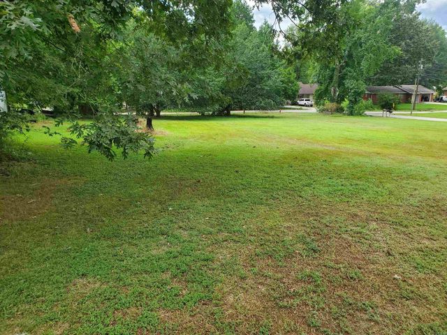 1377 W Court Street, Piggott, AR 72454
