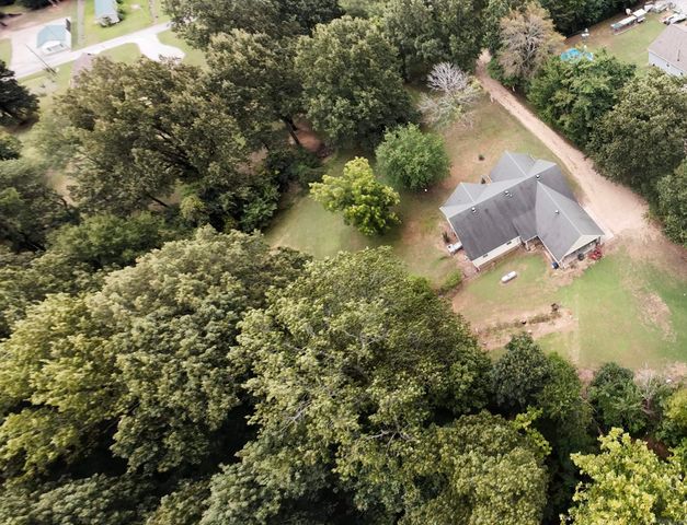 1377 W Court Street, Piggott, AR 72454