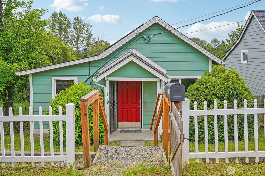 3319 E Grandview Avenue, Tacoma, WA 98404