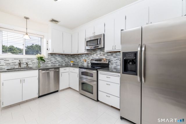 204 Summer Hill Drive 204, South Windsor, CT 06074