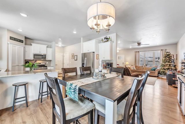 541 PEBBLESTONE CIRCLE, Hobart, WI 54155