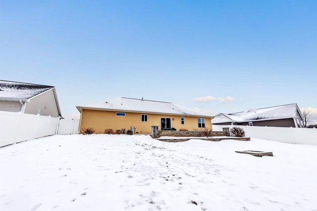 541 PEBBLESTONE CIRCLE, Hobart, WI 54155