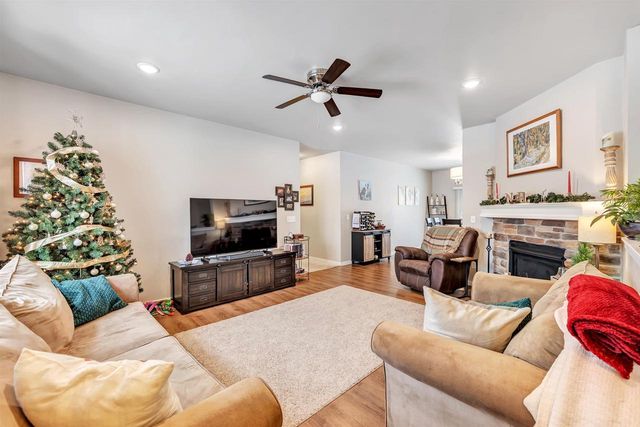 541 PEBBLESTONE CIRCLE, Hobart, WI 54155