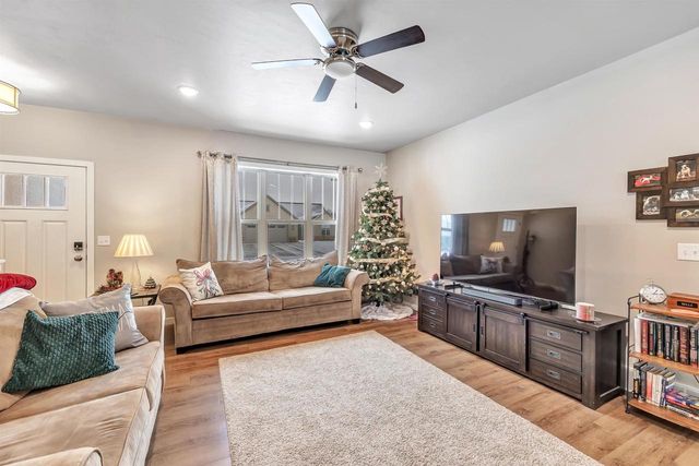 541 PEBBLESTONE CIRCLE, Hobart, WI 54155