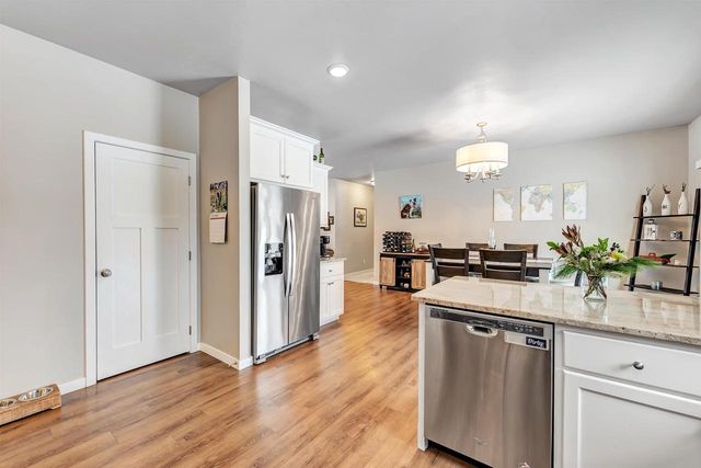 541 PEBBLESTONE CIRCLE, Hobart, WI 54155