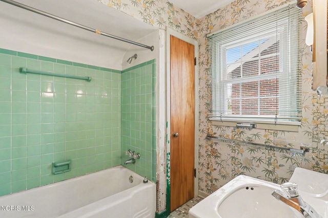 2647 Stamford Drive, Toledo, OH 43614