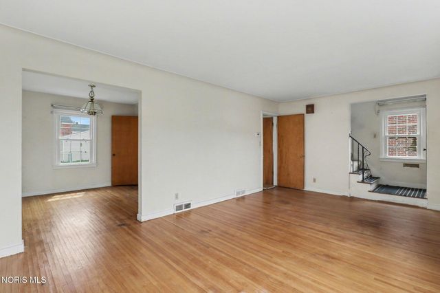 2647 Stamford Drive, Toledo, OH 43614