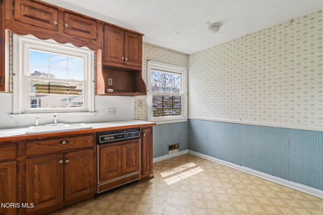 2647 Stamford Drive, Toledo, OH 43614