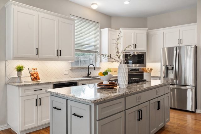 1116 Brook Arbor Drive, Mansfield, TX 76063