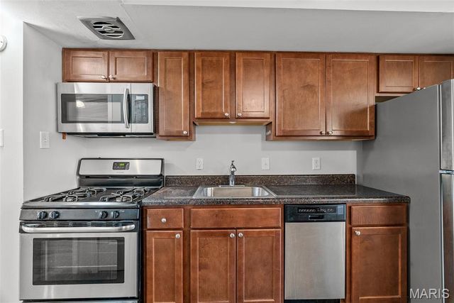 5225 Southwest Avenue, St Louis, MO 63139