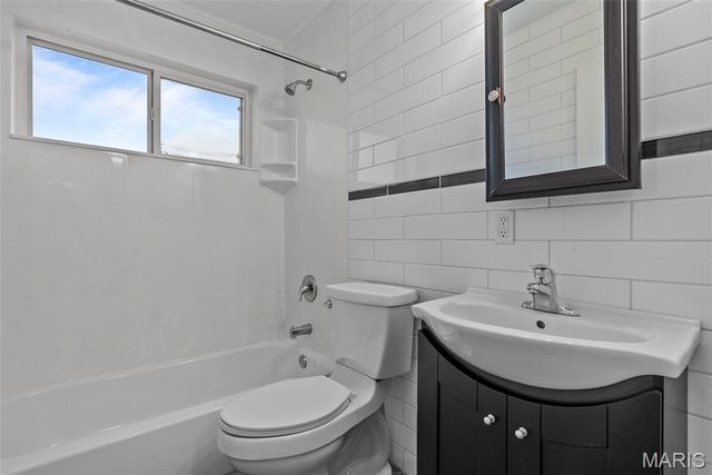 5225 Southwest Avenue, St Louis, MO 63139