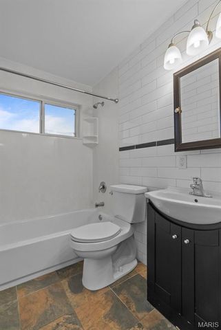 5225 Southwest Avenue, St Louis, MO 63139