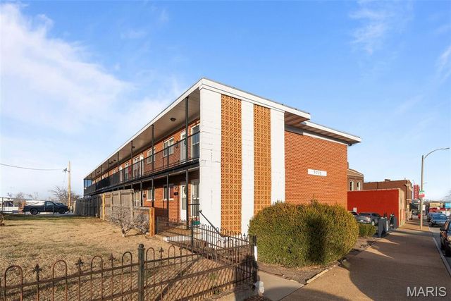 5225 Southwest Avenue, St Louis, MO 63139