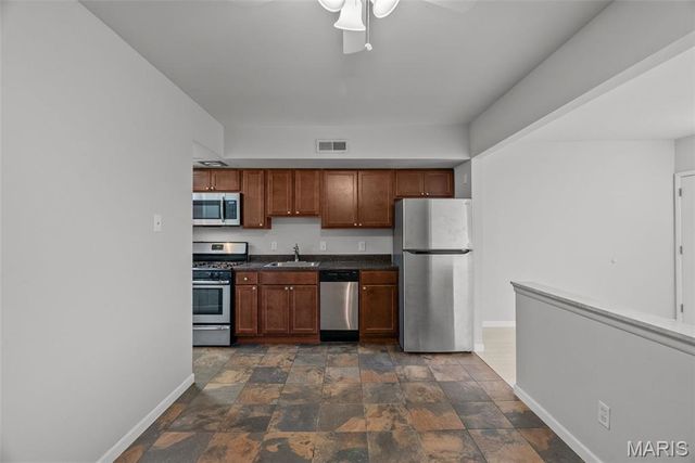 5225 Southwest Avenue, St Louis, MO 63139