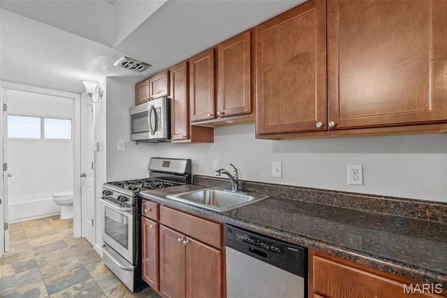 5225 Southwest Avenue, St Louis, MO 63139