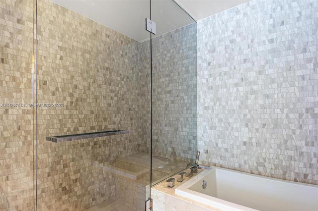 68 SE 6th St 806, Miami, FL 33131