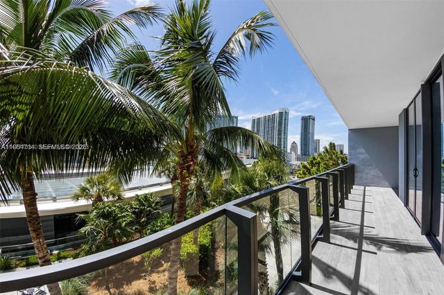 68 SE 6th St 806, Miami, FL 33131