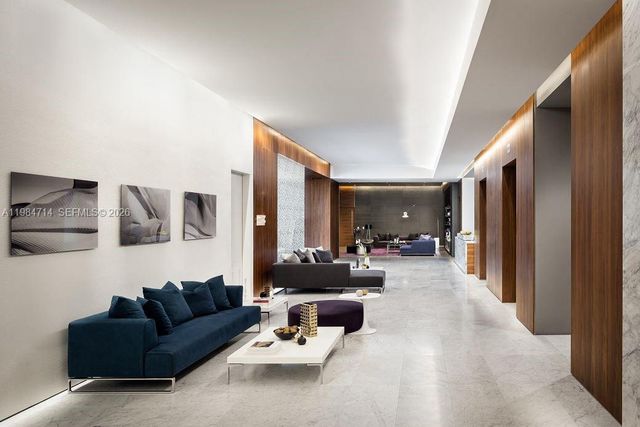 68 SE 6th St 806, Miami, FL 33131