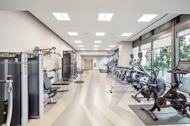 68 SE 6th St 806, Miami, FL 33131