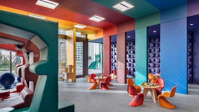 68 SE 6th St 806, Miami, FL 33131