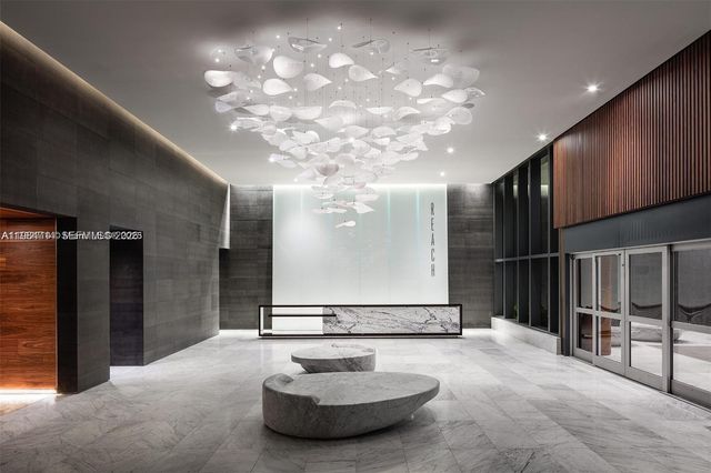 68 SE 6th St 806, Miami, FL 33131