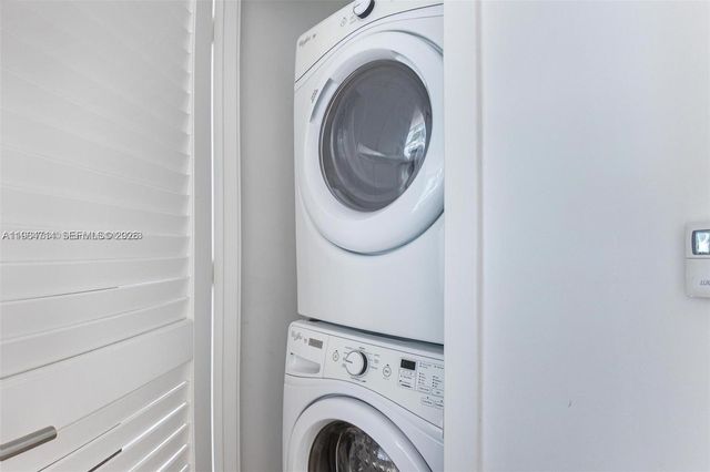 68 SE 6th St 806, Miami, FL 33131