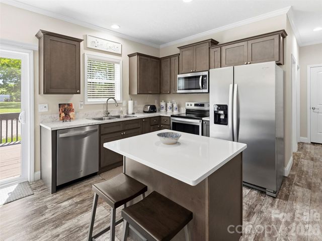64 Drexel Road, Hendersonville, NC 28739