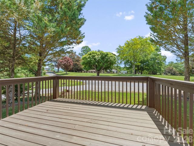 64 Drexel Road, Hendersonville, NC 28739