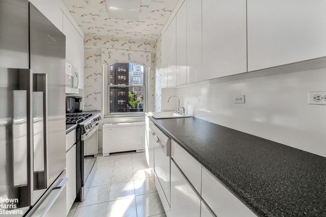 75 E End Ave Apt 9H, New York City, NY 10028