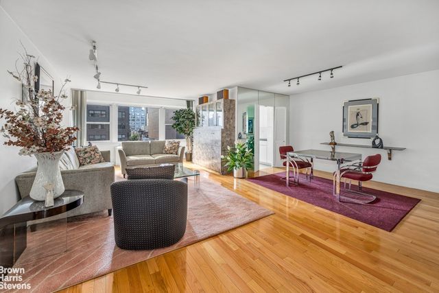 75 E End Ave Apt 9H, New York City, NY 10028