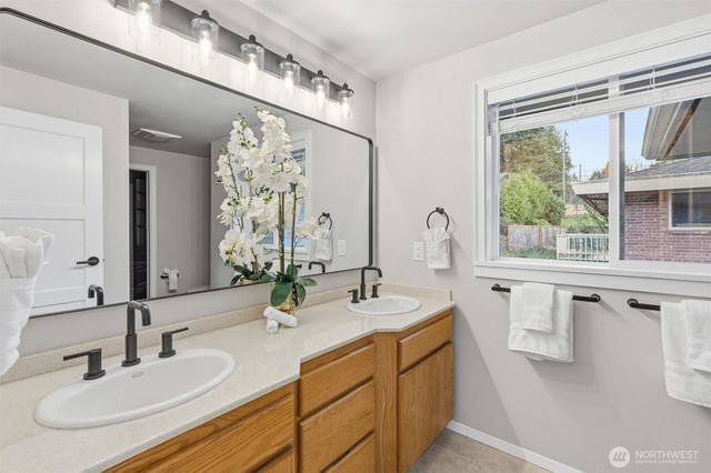 320 NW 110th Street, Seattle, WA 98177