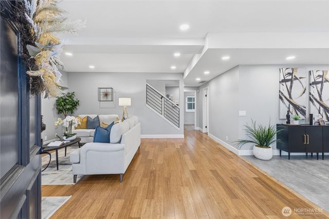 320 NW 110th Street, Seattle, WA 98177