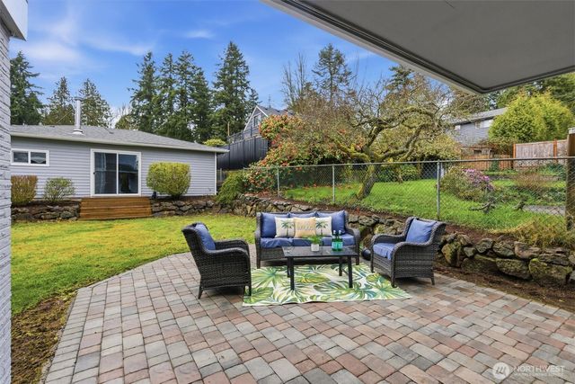 320 NW 110th Street, Seattle, WA 98177