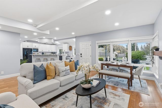 320 NW 110th Street, Seattle, WA 98177