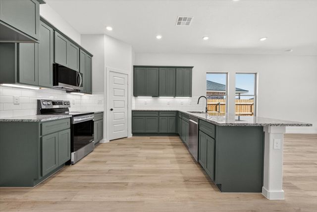 809 E 30th Street, Wolfforth, TX 79382