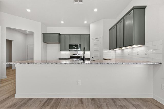 809 E 30th Street, Wolfforth, TX 79382