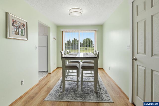 2049 W Hayes St, Woodburn, OR 97071